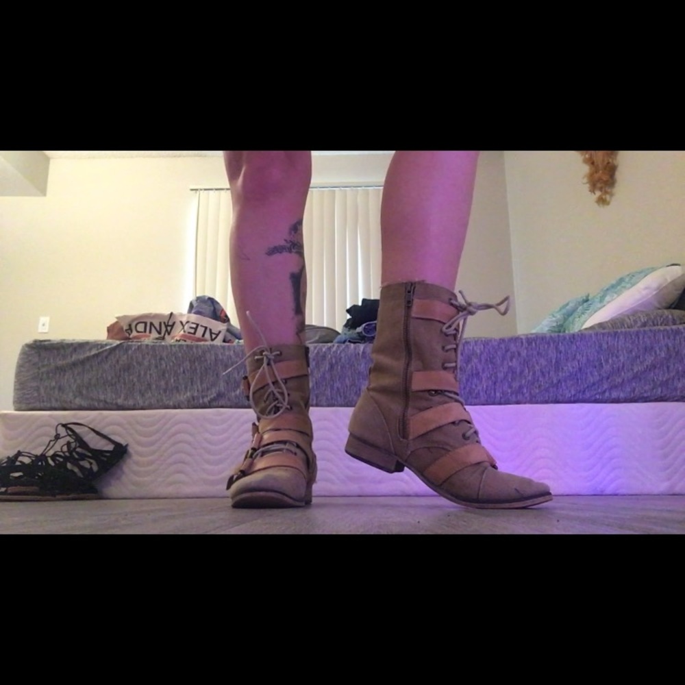 Size 7 aldo combat boots